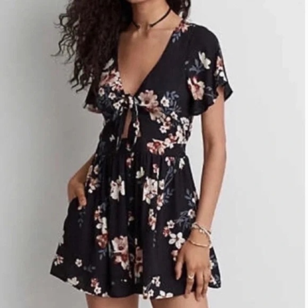 American Eagle cut-out tie- front romper, size small